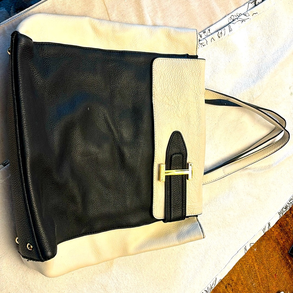Black and white leather Isaac Miztahi purse. Very little wear.